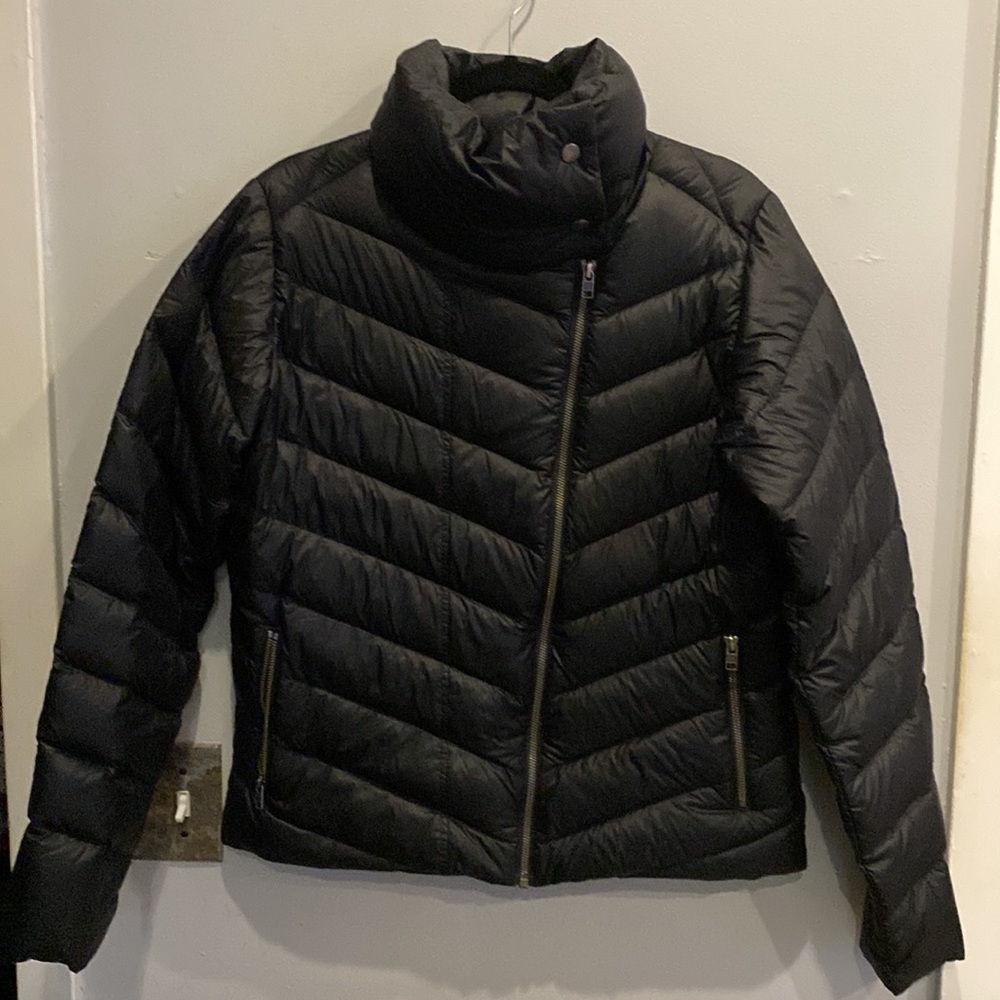 Patagonia Down Puffer jacket, Large. Zip front & snap funnel collar. Like NEW!